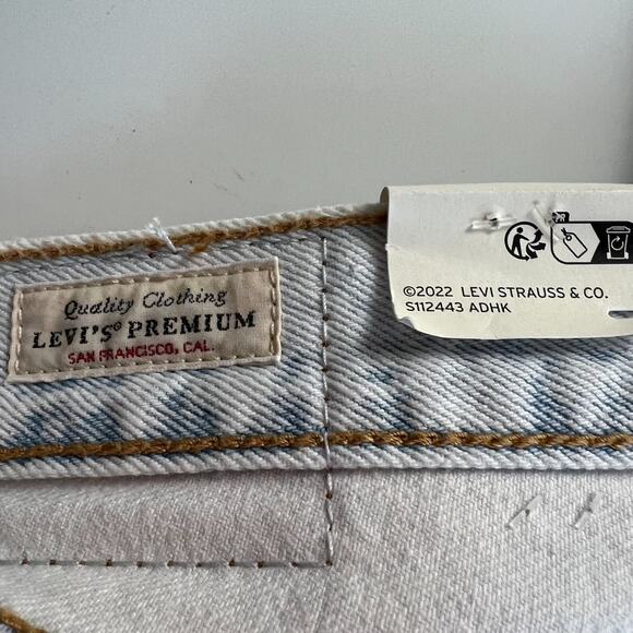Levi's Premium Women 501 '81 Button Fly Tapered Leg Jeans 23x31 Ice Blue NWT - Picture 10 of 13